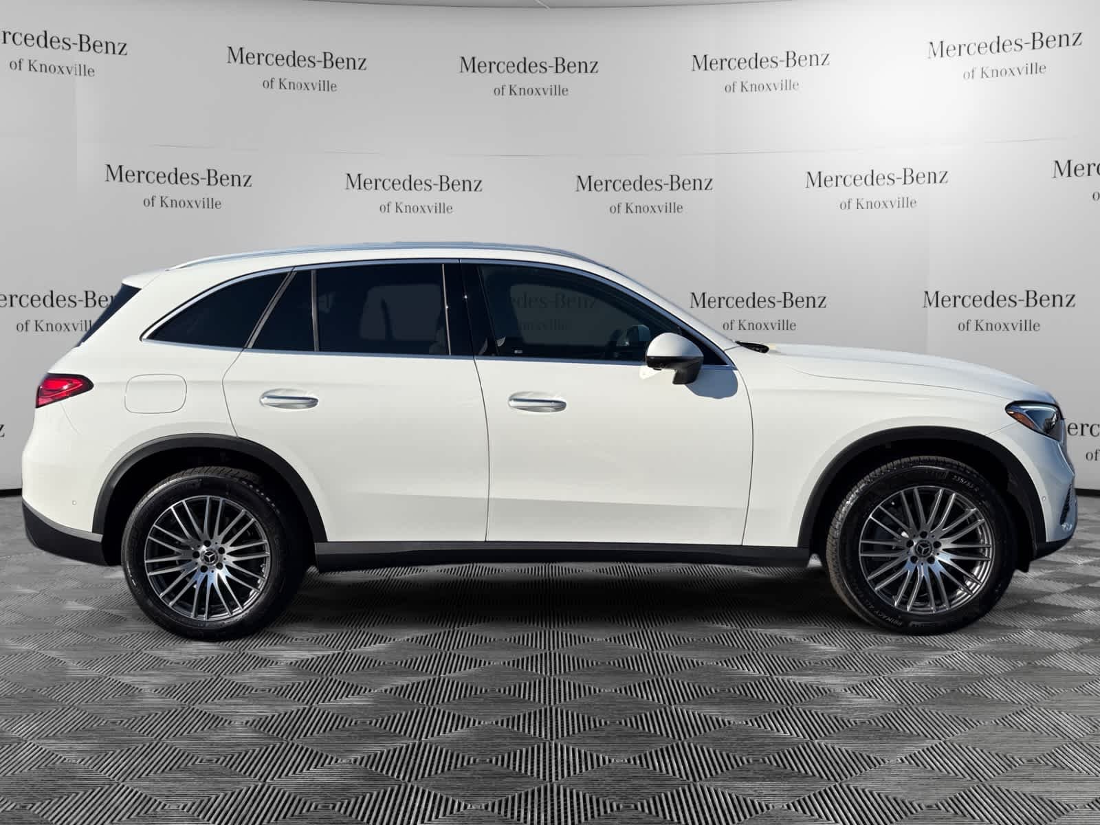 New 2027 Polar White Mercedes-Benz GLC 300 image 6