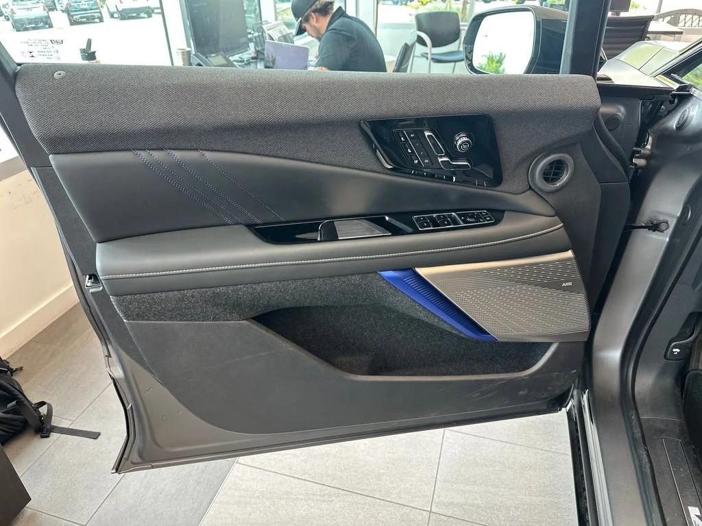 2026 Cadillac OPTIQ V-Series - Photo 13