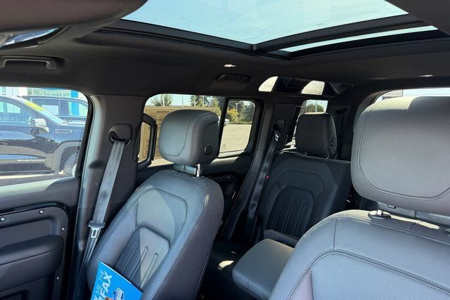 Used 2024  Land Rover X image 23