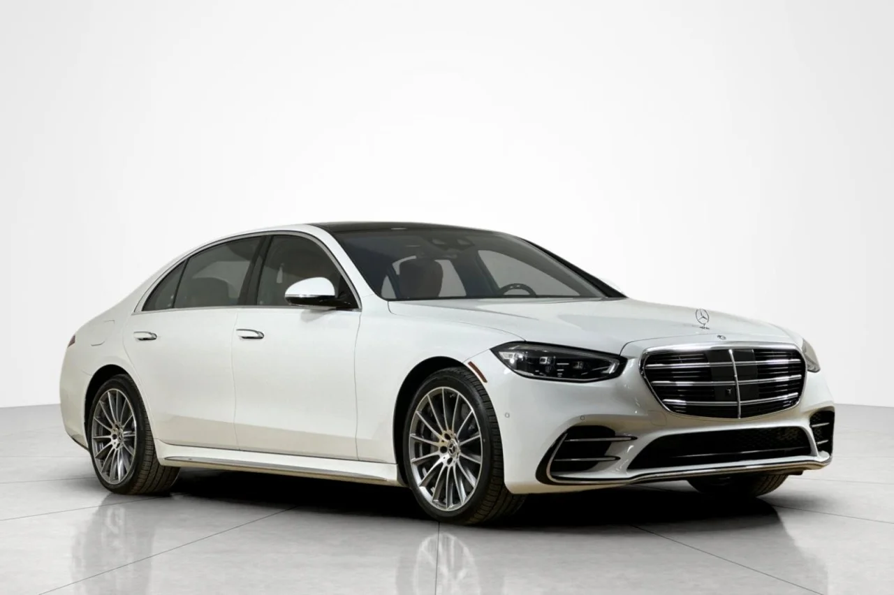 Used 2024 MANUFAKTUR Moonlight White Metallic Mercedes-Benz S 580e image 7