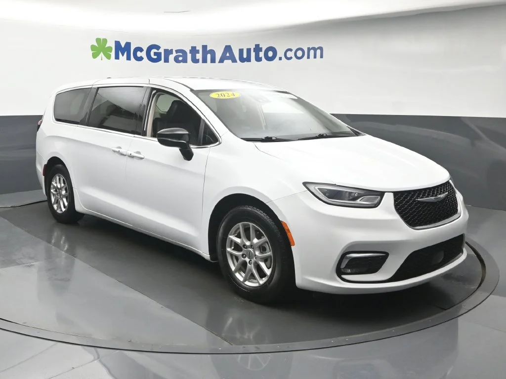 Used 2024 White Chrysler Touring L image 2
