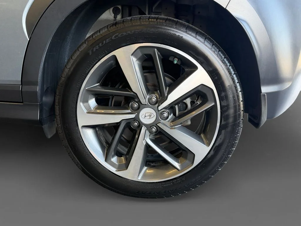 Used 2021 Silver Hyundai Limited image 17