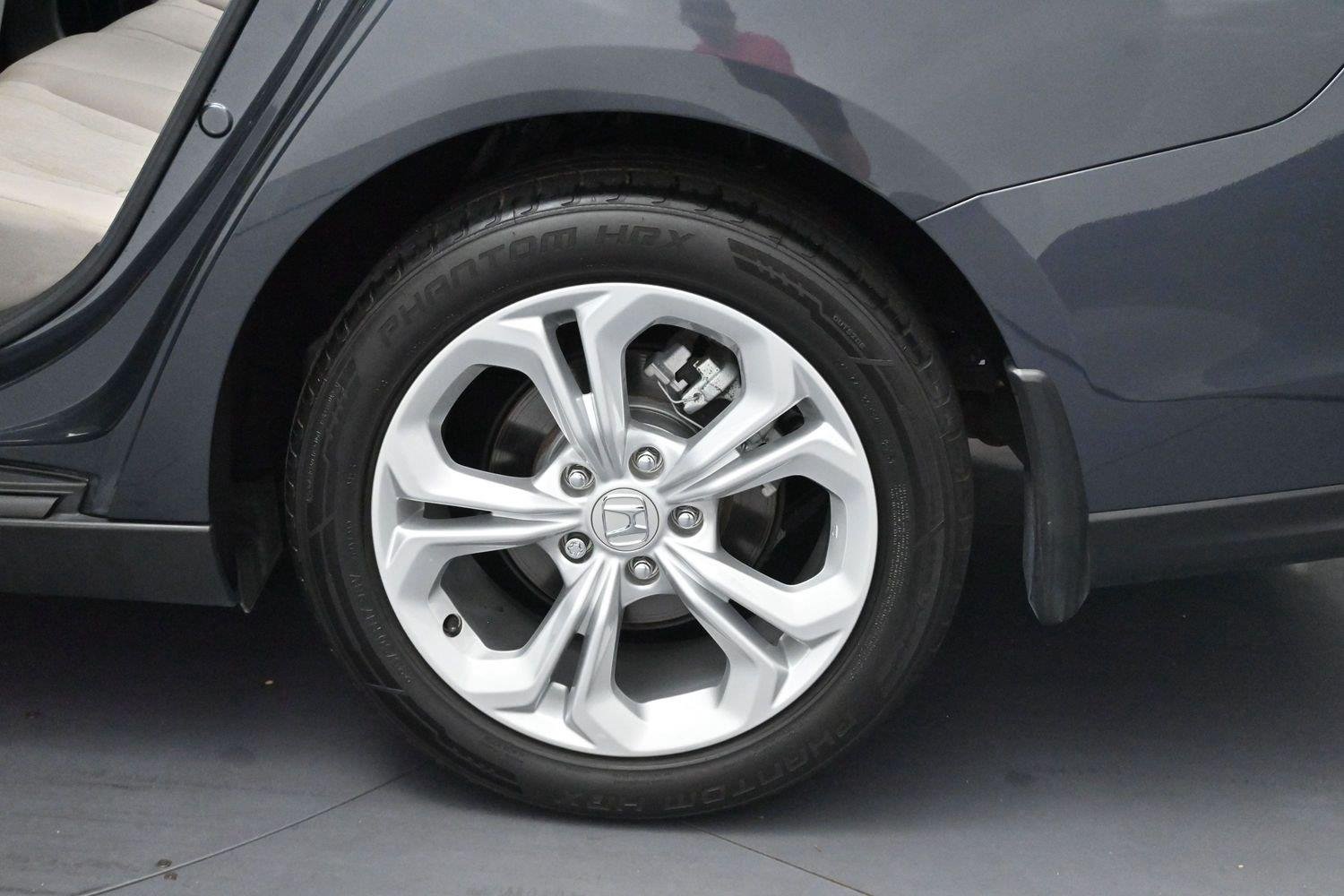 Used 2024 Meteorite Gray Metallic Honda LX image 28