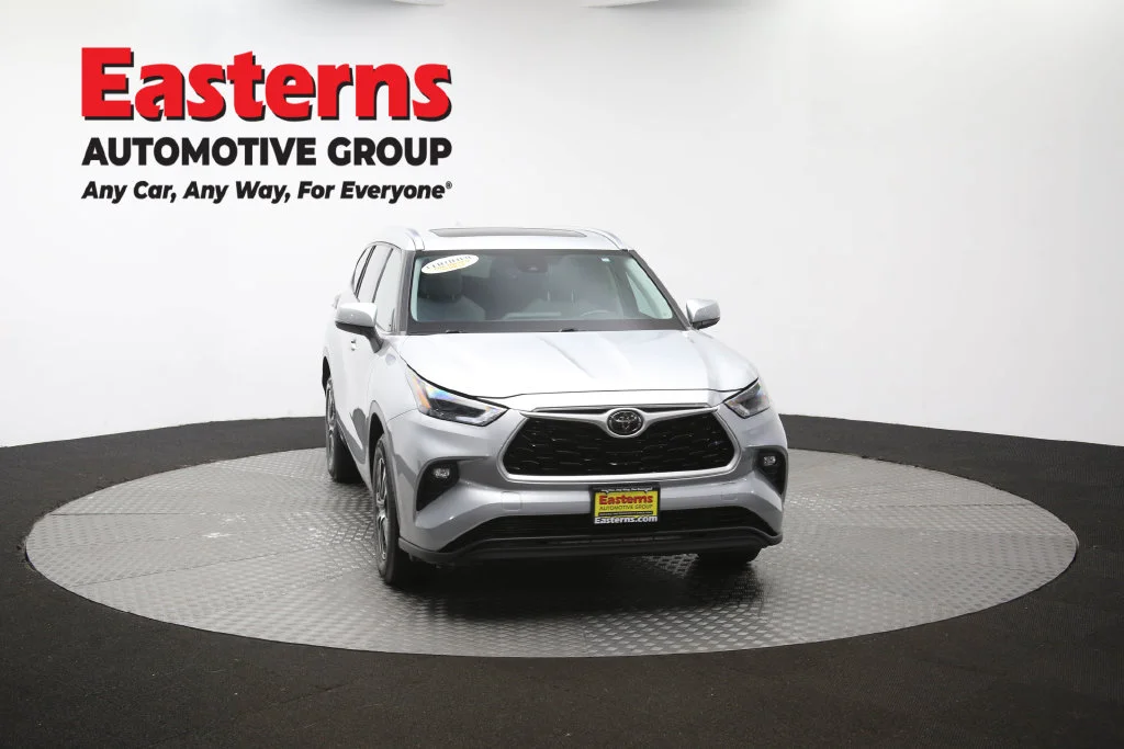 Used 2021 Silver Toyota XLE image 58