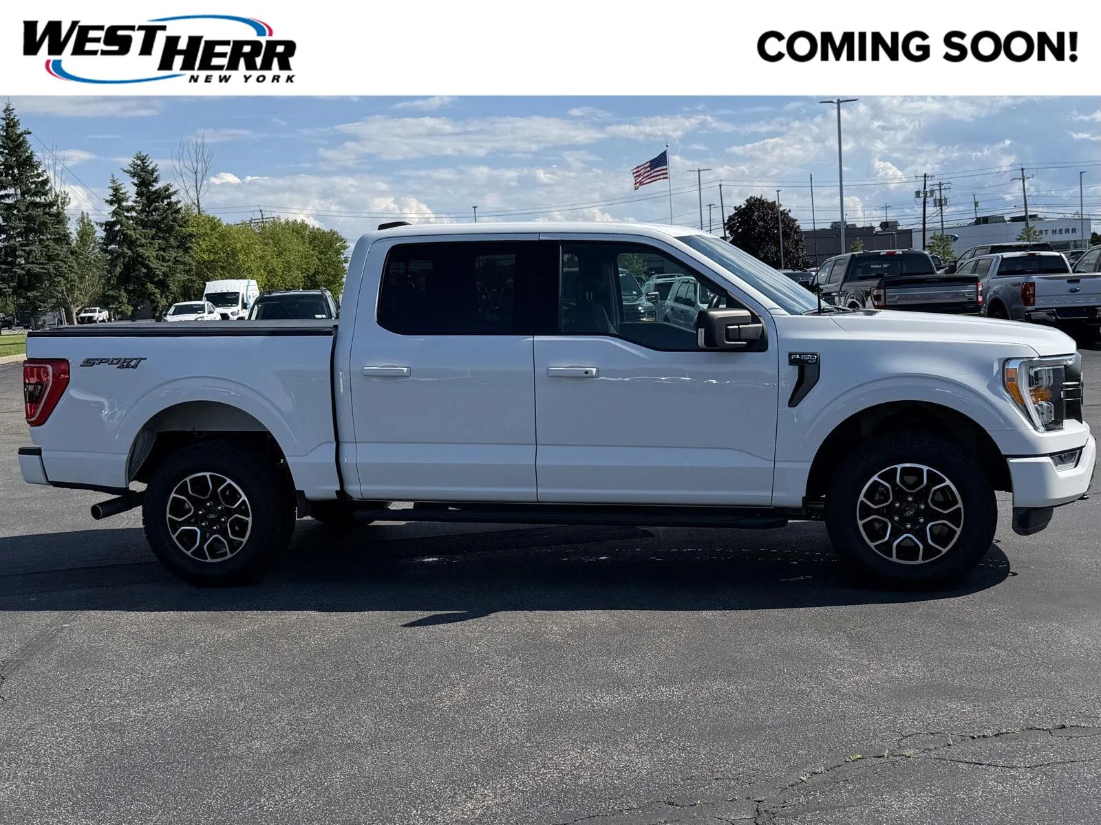 Used 2022 Oxford White Ford XLT image 1