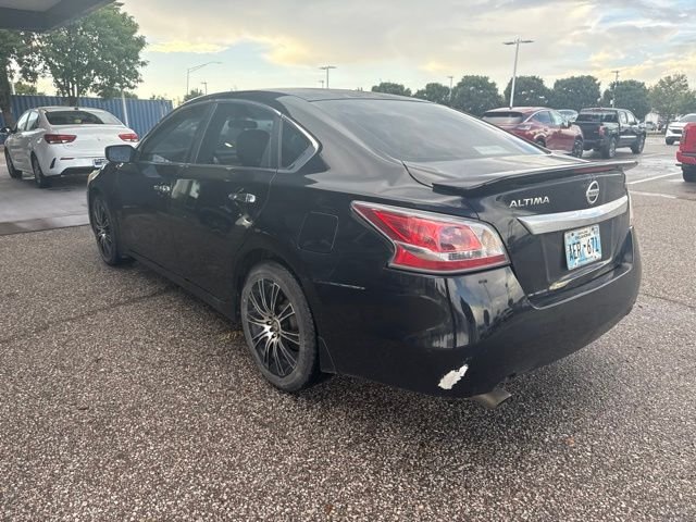 Used 2015 Black Nissan 2.5 S image 6