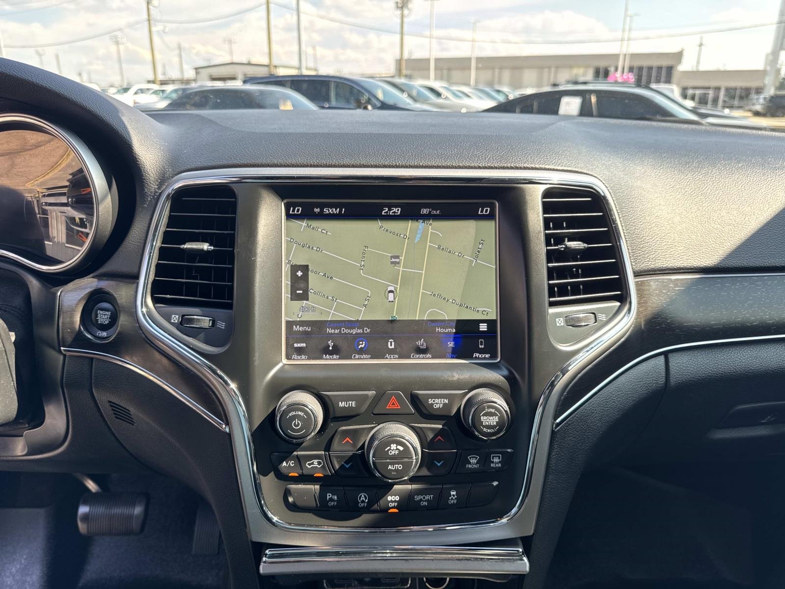 Used 2018 Bright White Clearcoat Jeep Limited image 24