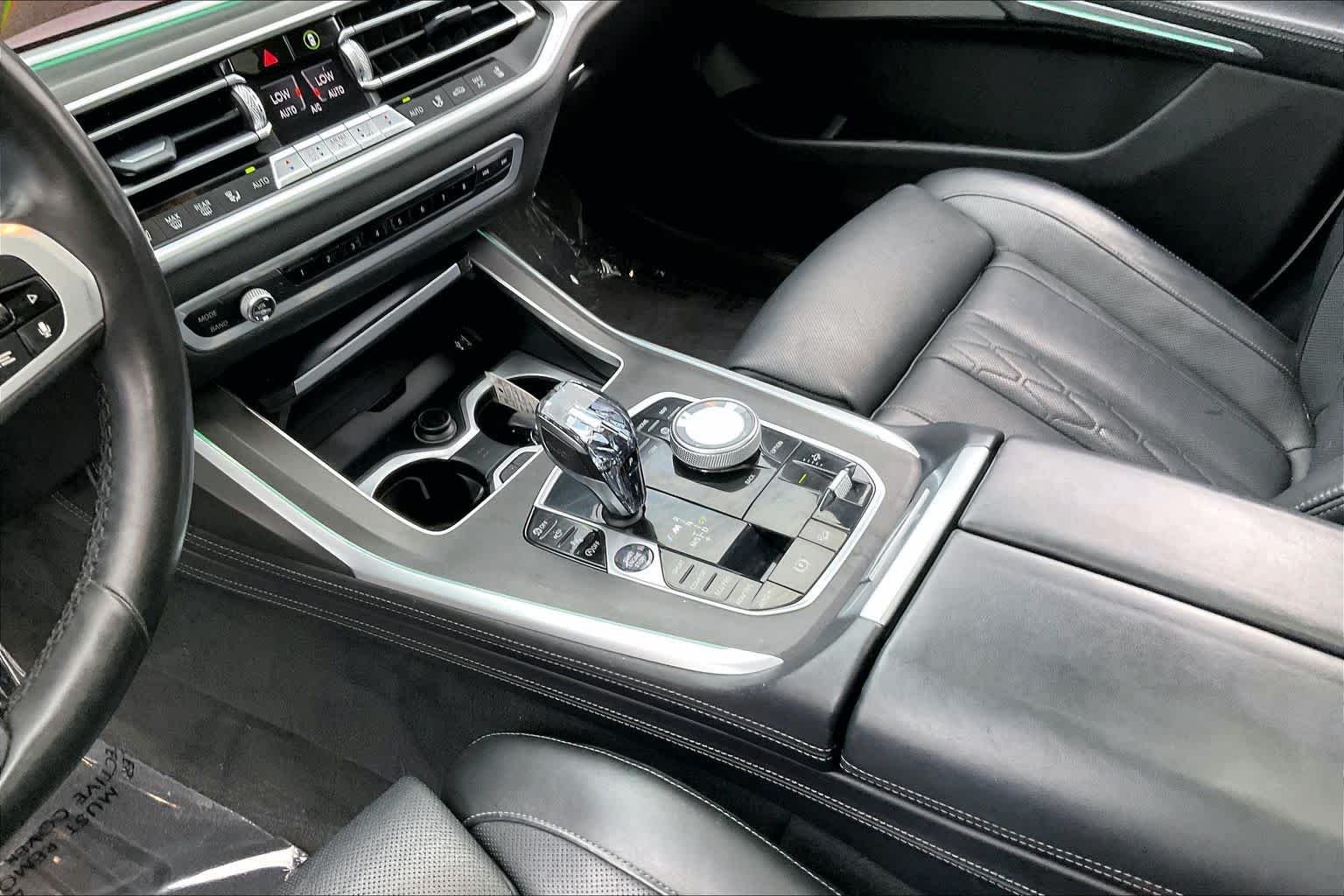Used 2020 Alpine White BMW M50i image 16