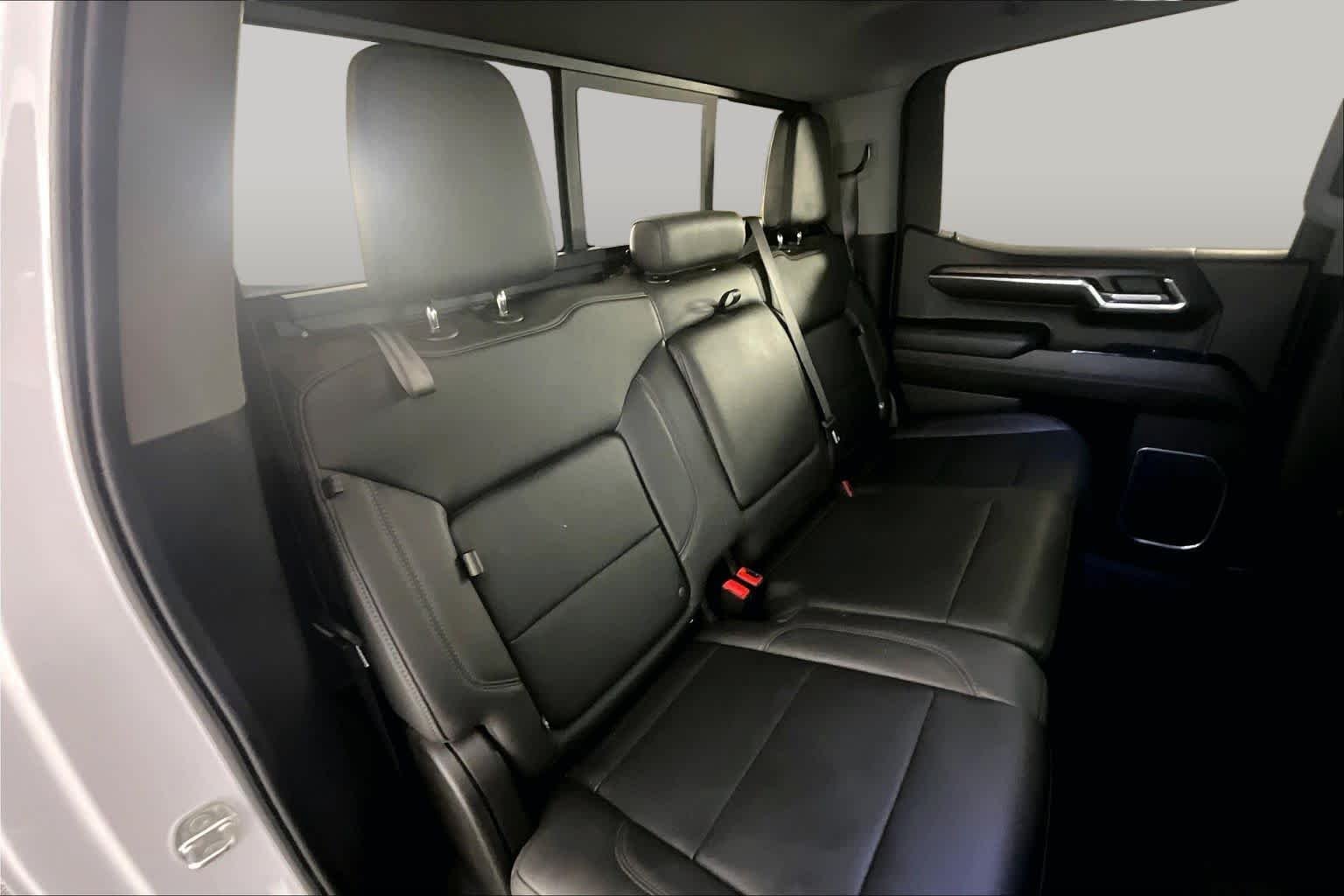 Used 2024 White Frost Tricoat GMC SLT image 19