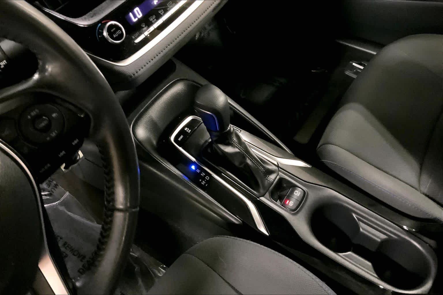 Used 2022 Classic Silver Metallic Toyota SE image 17