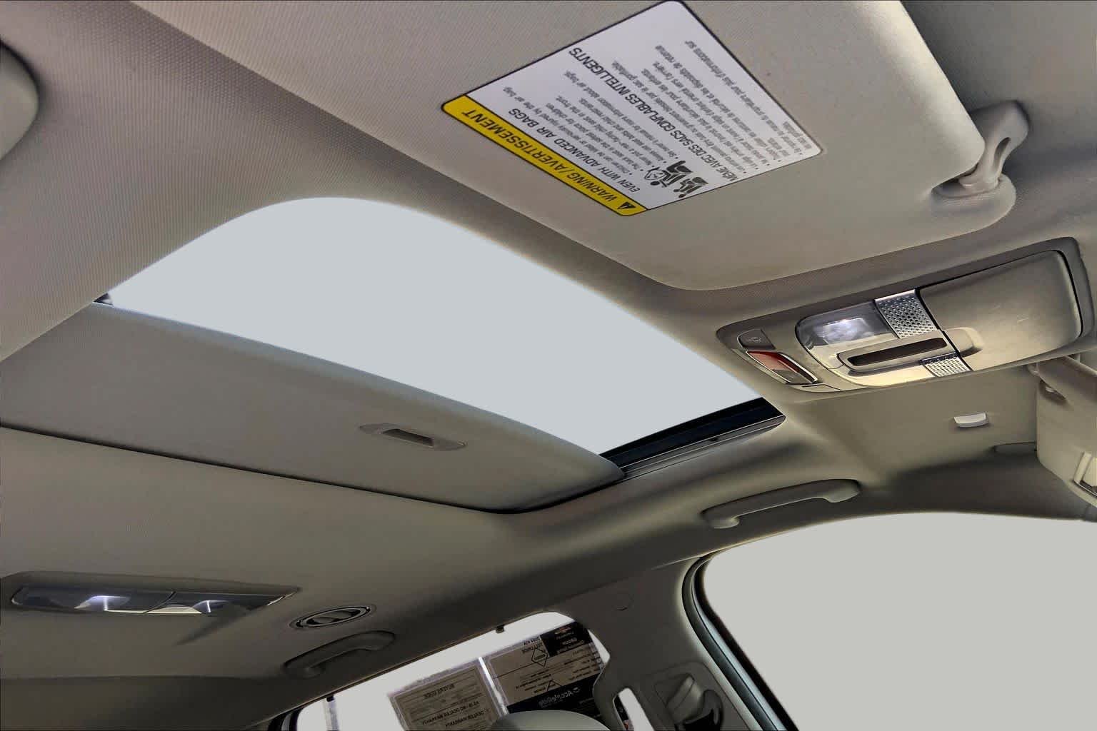 Used 2024 Glacial White Pearl Kia EX image 13