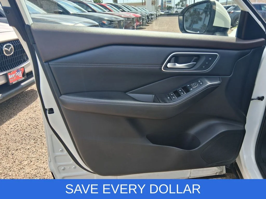 Used 2021 White Nissan SL image 12