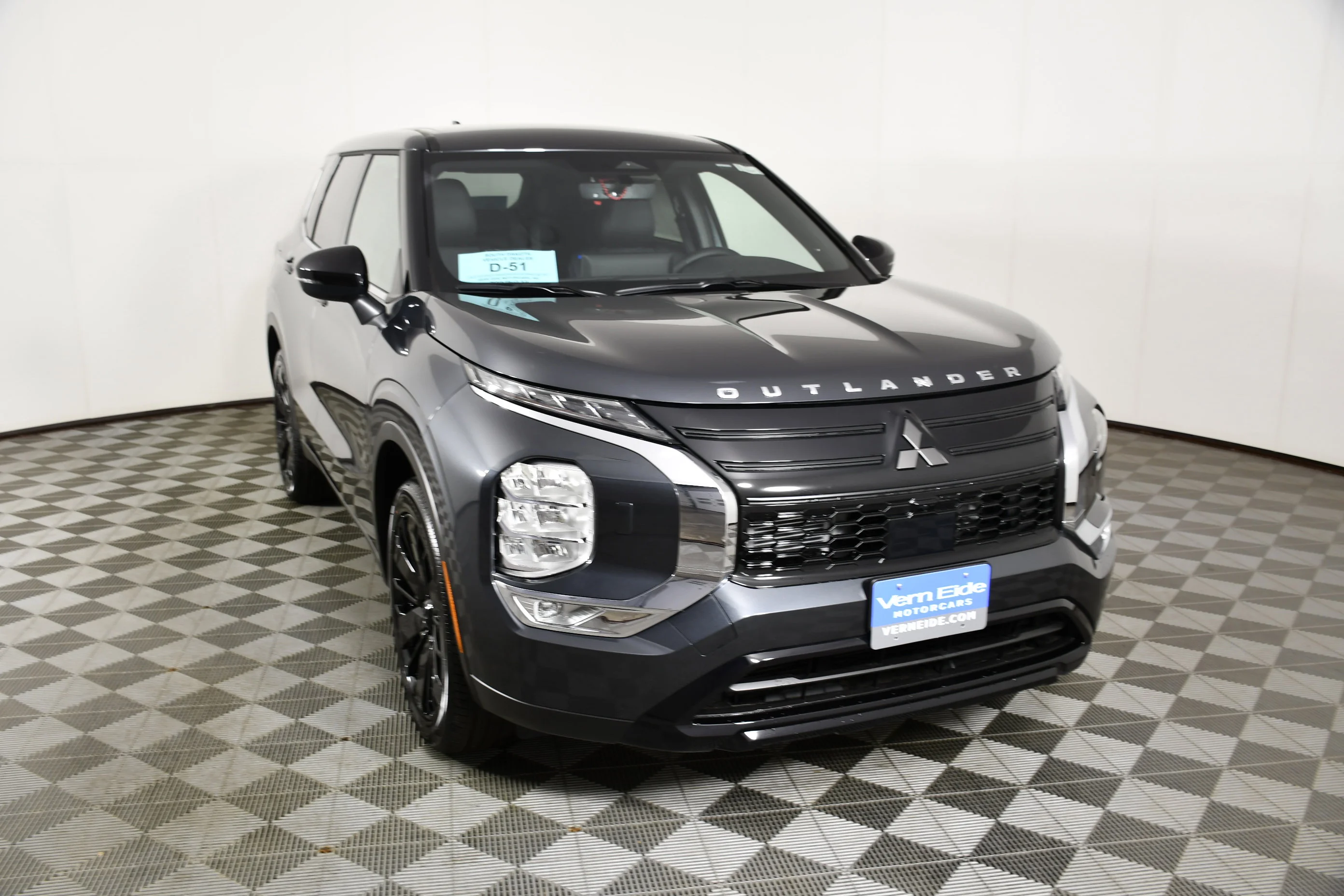 New 2026 Graphite Gray Mitsubishi LE image 3