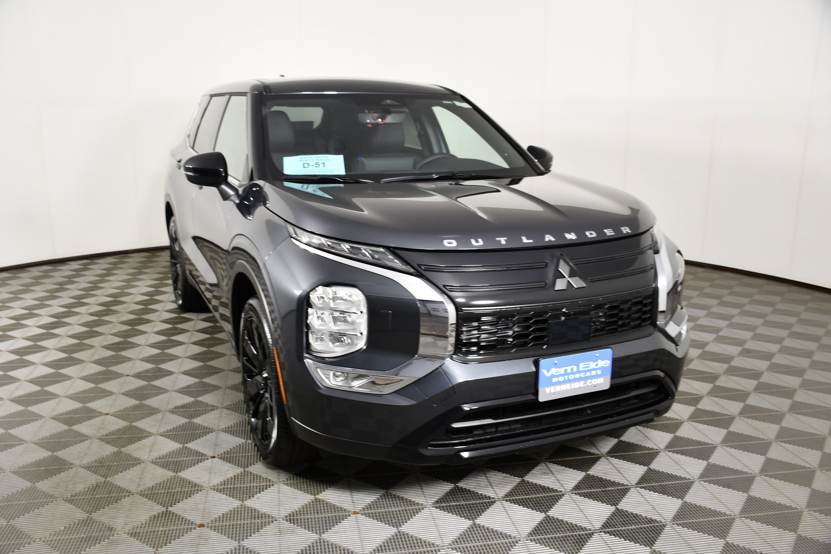 New 2026 Graphite Gray Mitsubishi LE image 3