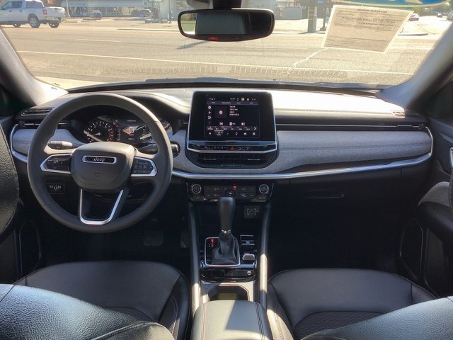 2025 Jeep Compass Latitude photo 4