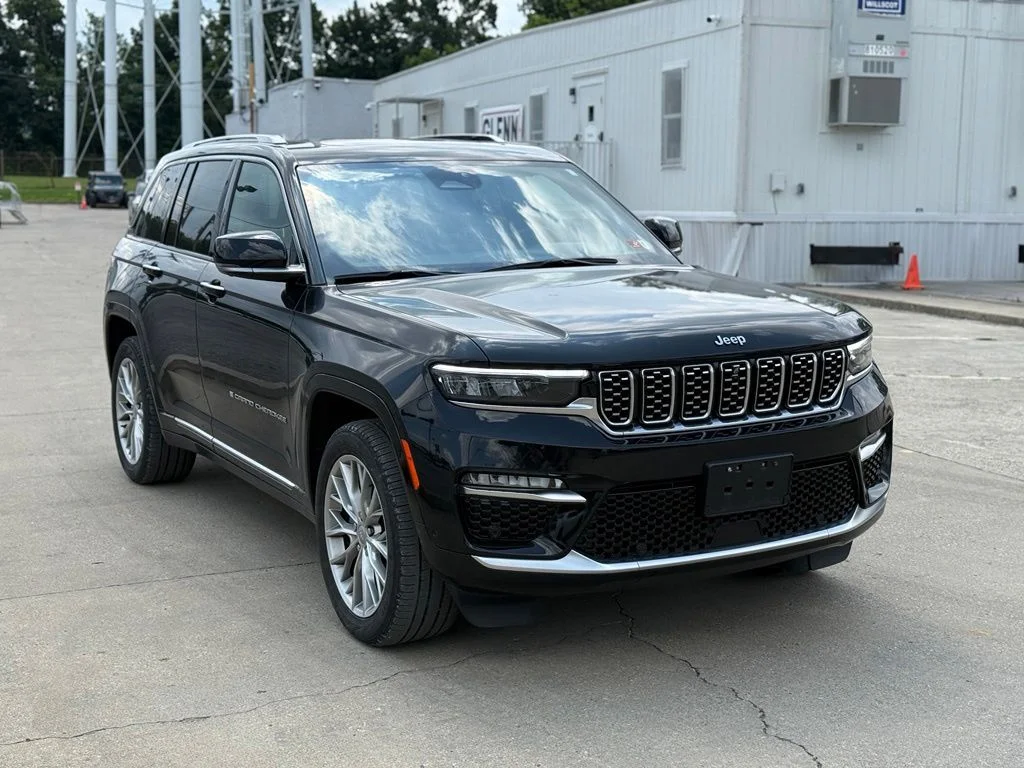 Used 2024 Black Jeep Summit image 4