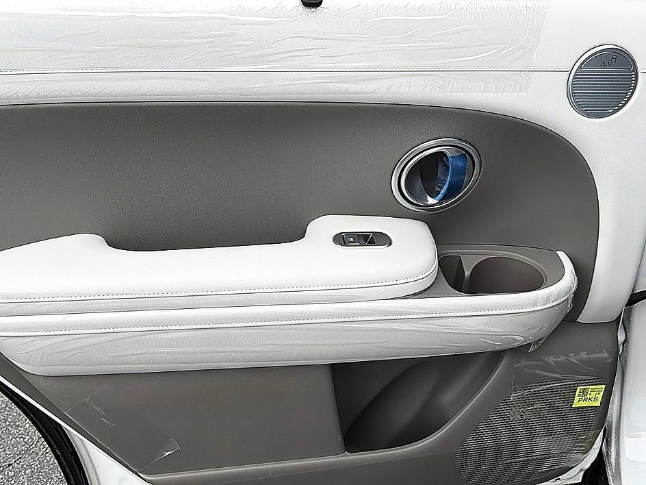 New 2026 Creamy White Pearl Hyundai Blue SEL 7P image 7