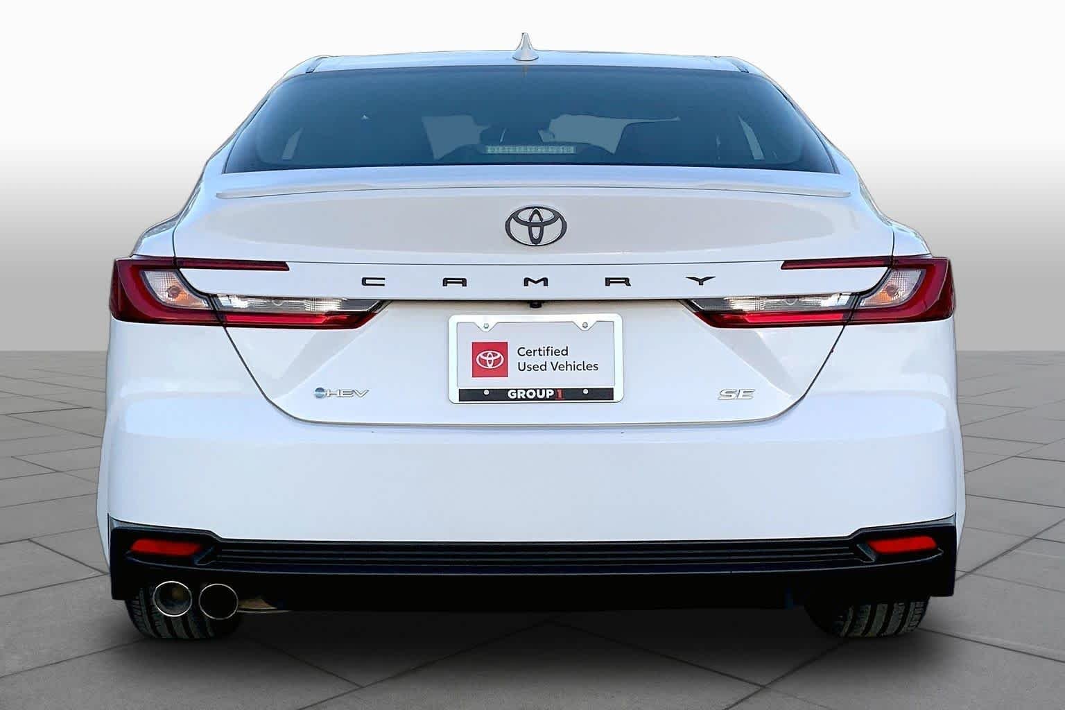 Used 2025 Ice Cap Toyota SE image 5