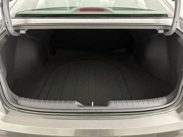 New 2026 Hyundai ELANTRA SE