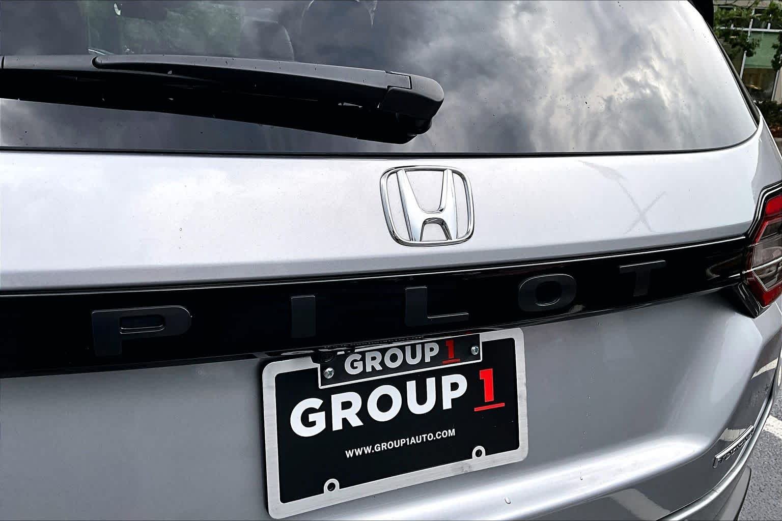Used 2025 Lunar Silver Metallic Honda Touring image 30