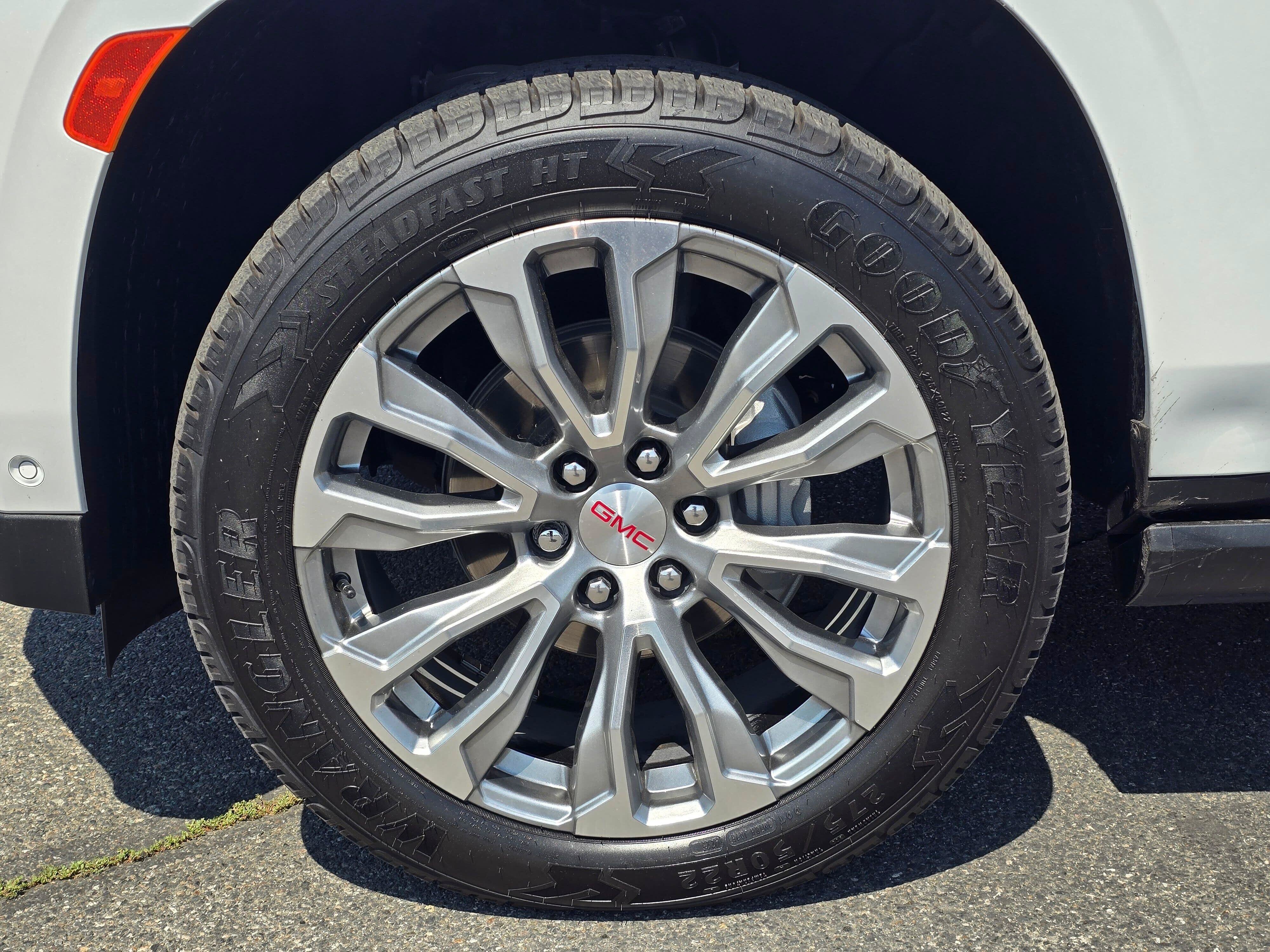 Used 2024 White Frost Tricoat GMC Denali image 8