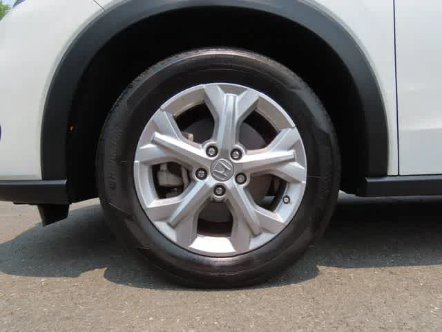 Certified Used 2023 Platinum White Pearl Honda LX image 9
