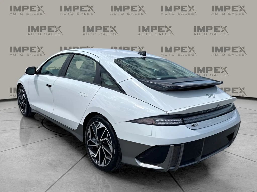 Used 2025 White Hyundai SEL image 3
