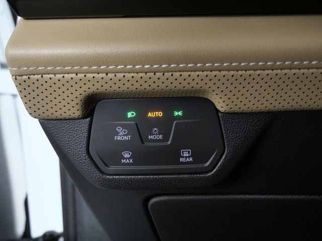 Certified Used 2024  Volkswagen 2.0T SE w/Technology image 25