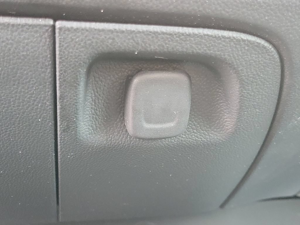 Used 2017 SUMMIT WHITE Chevrolet LT image 29