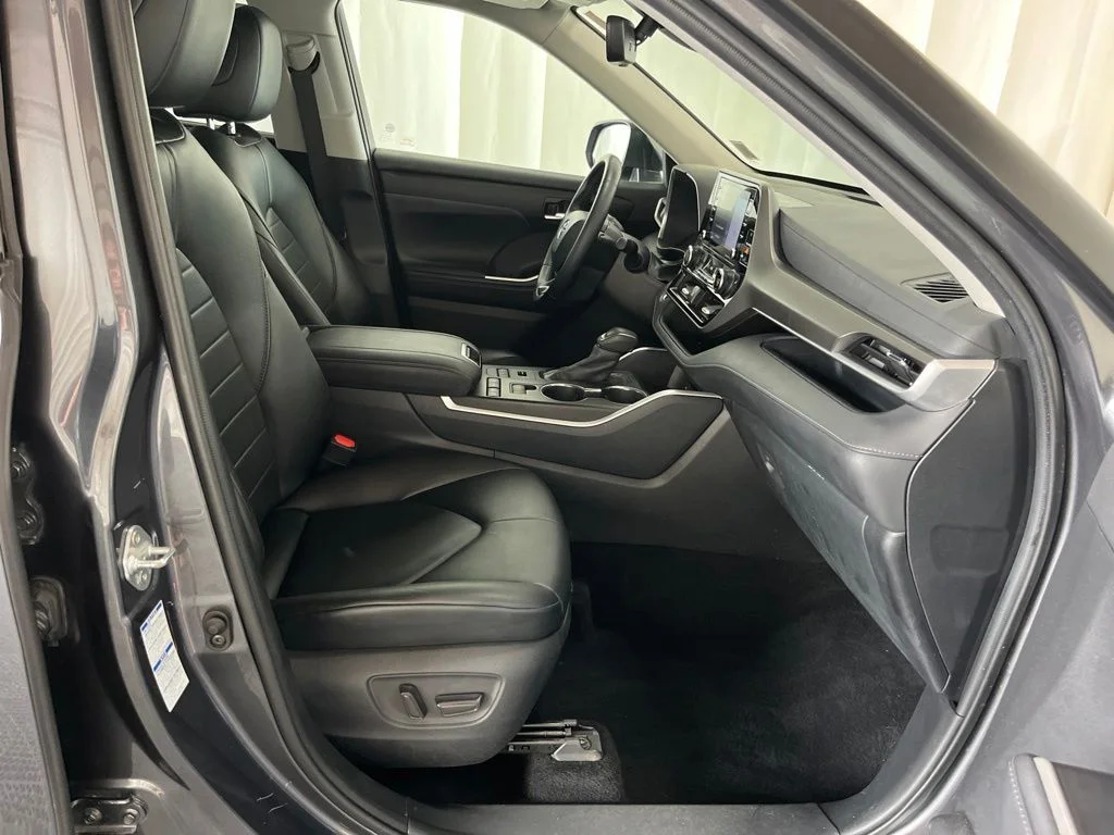 Used 2020 Gray Toyota XLE image 22