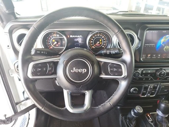 Used 2022 White Jeep Unlimited Sahara image 11