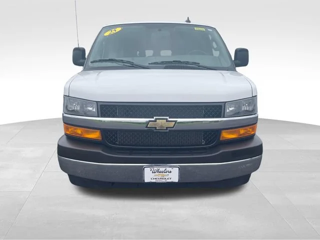 Used 2025 Summit White Chevrolet WT image 9