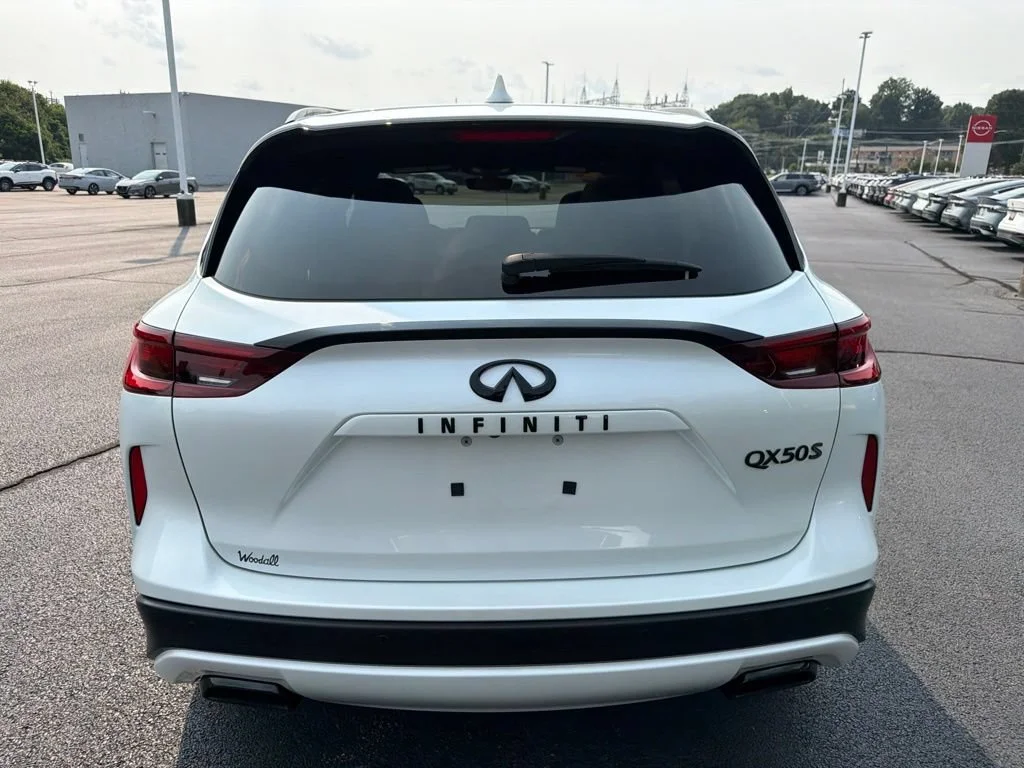Used 2024 Radiant White INFINITI SPORT image 6