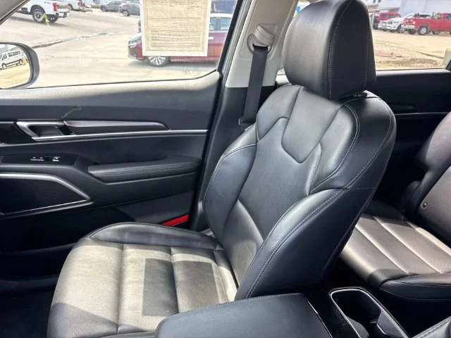 Used 2025 Silver Kia S image 40
