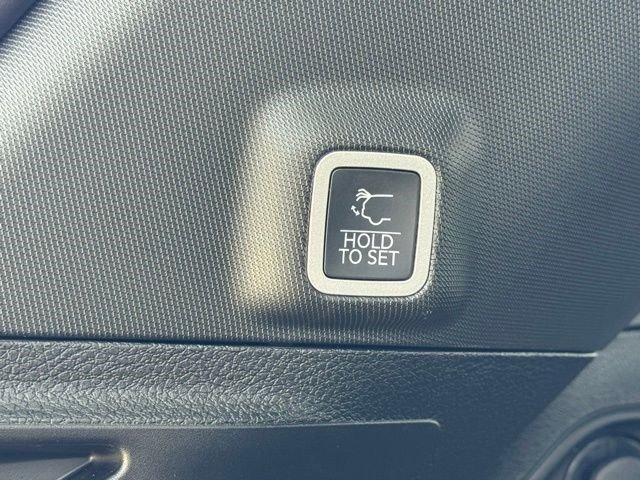 New 2026 Diamond Black Crystal Pearlcoat Jeep Limited image 33
