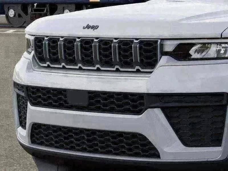 New 2026 Bright White Clear-Coat Exterior Paint Jeep Altitude image 40