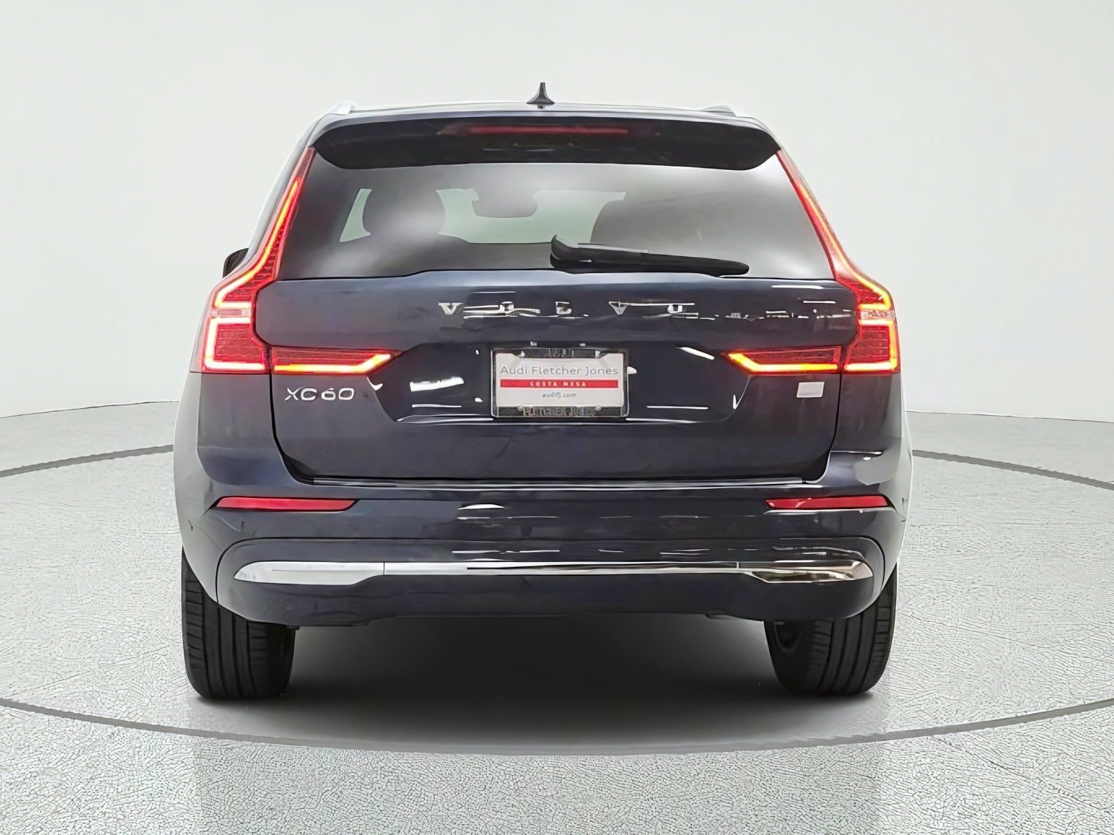 Used 2022 Denim Blue Metallic Volvo T8 eAWD PHEV Inscription Expression Extended Range image 6