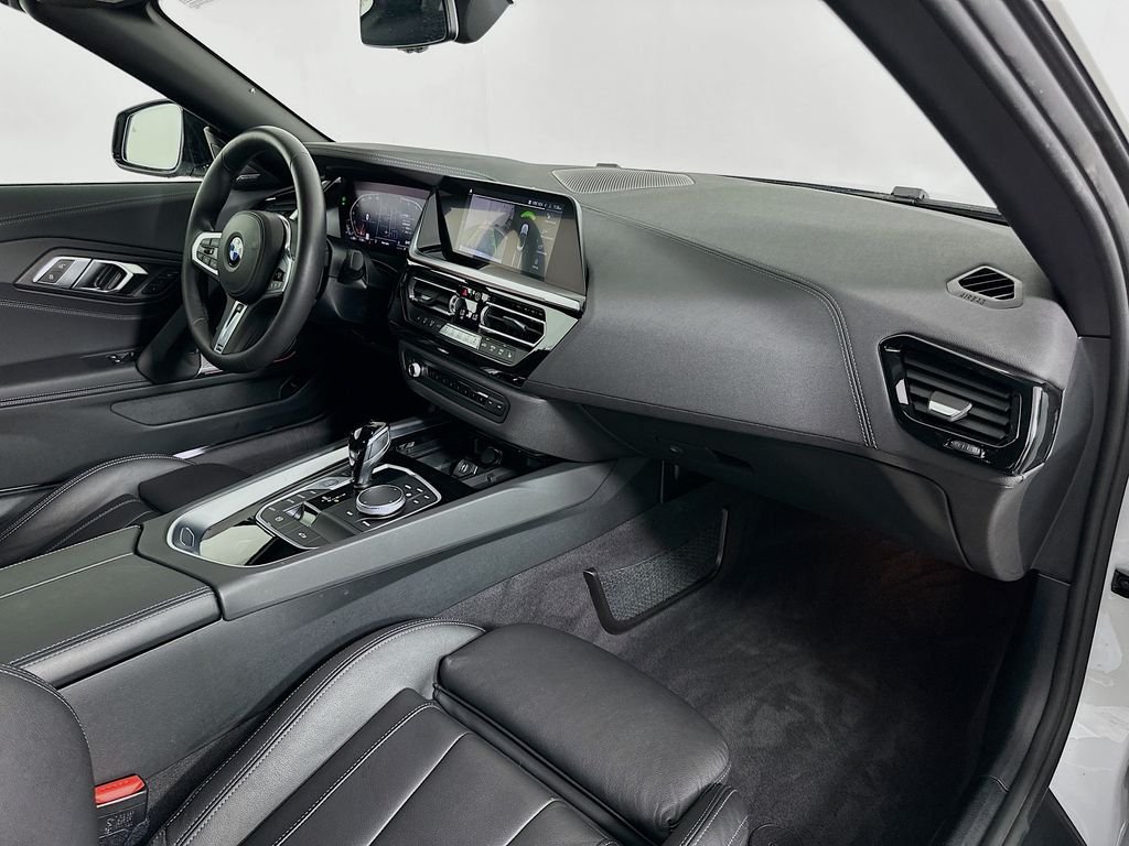 Used 2022 Glacier Silver Metallic BMW sDrive30i image 26