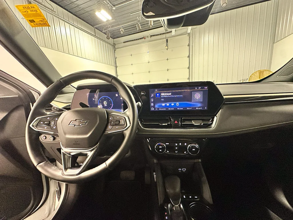 Used 2024 Summit White Chevrolet ACTIV image 38