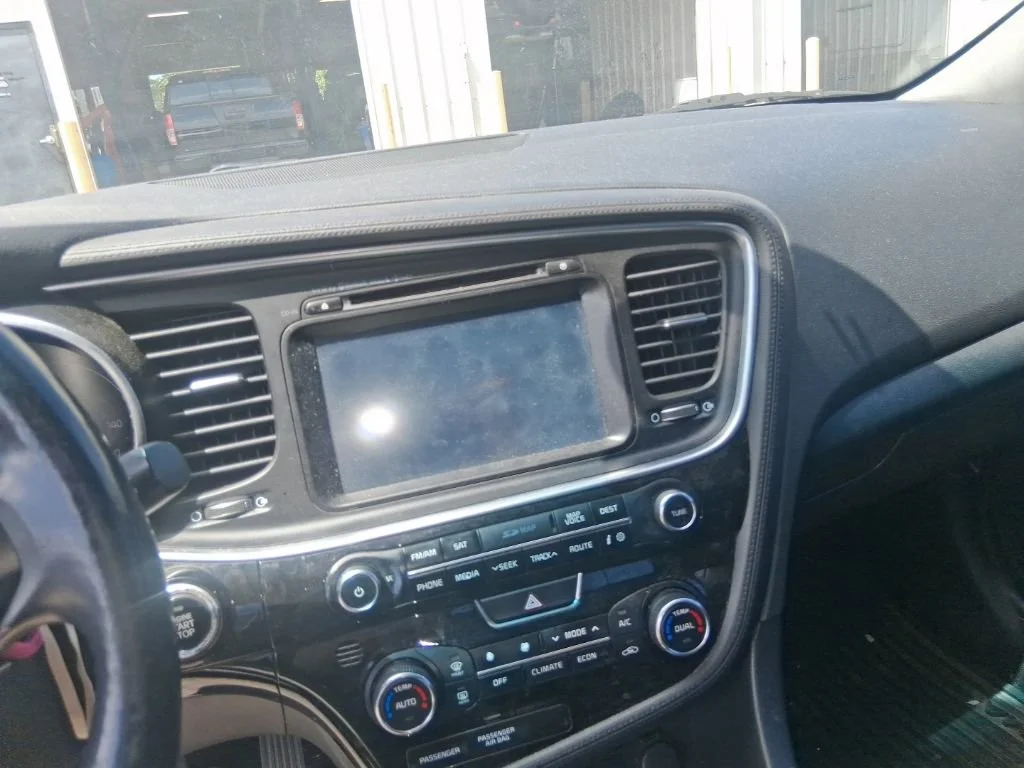 Used 2014 Black Kia EX image 10