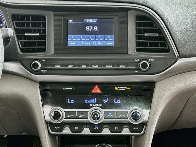 Used 2020 Red Hyundai SE image 13
