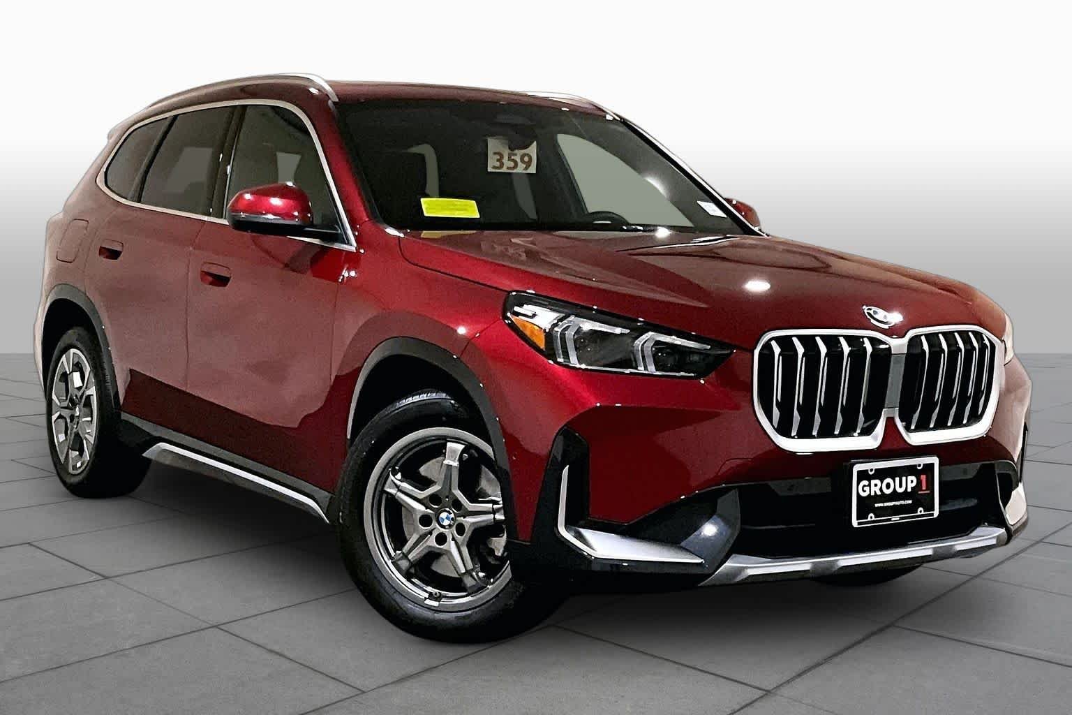 Used 2026 Vegas Red Metallic BMW xDrive28i image 2