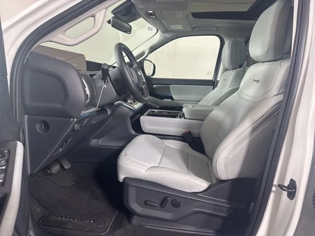 New 2026 Star White Metallic Tri-Coat Ford Platinum image 11