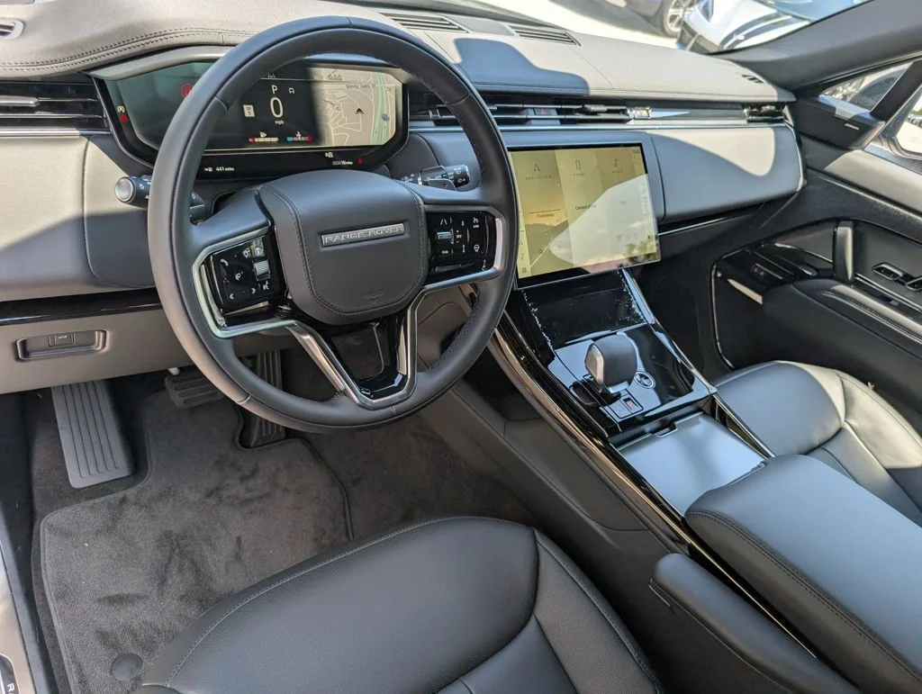 New 2026 Santorini Black Land Rover SE image 4