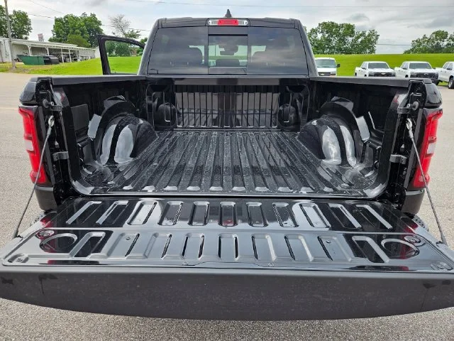New 2026 Diamond Black Crystal Pearl-Coat Exterior Paint RAM Warlock image 23