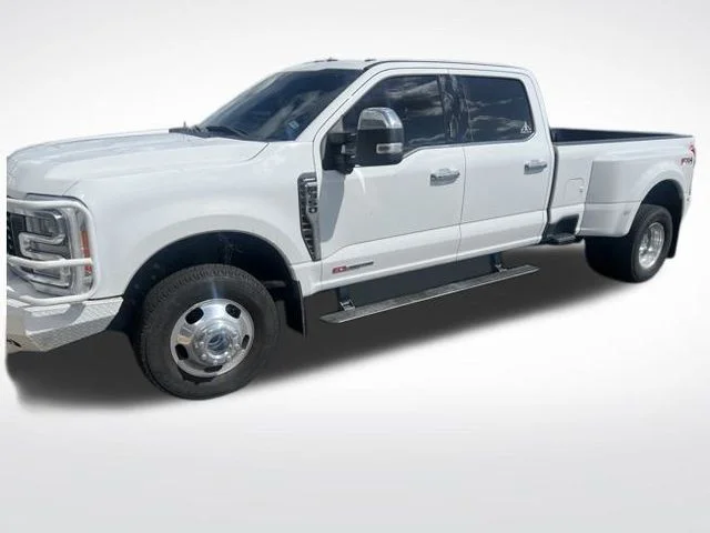 Used 2023 Oxford White Ford Lariat image 1
