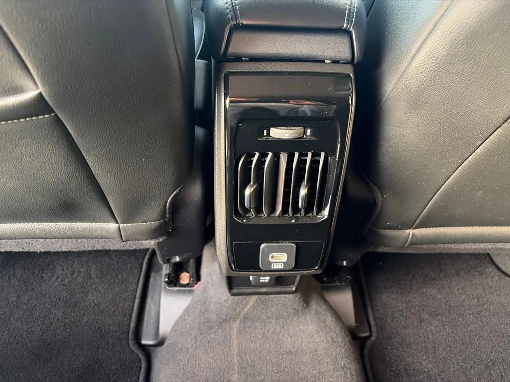 Used 2022 Black Jeep Latitude image 18
