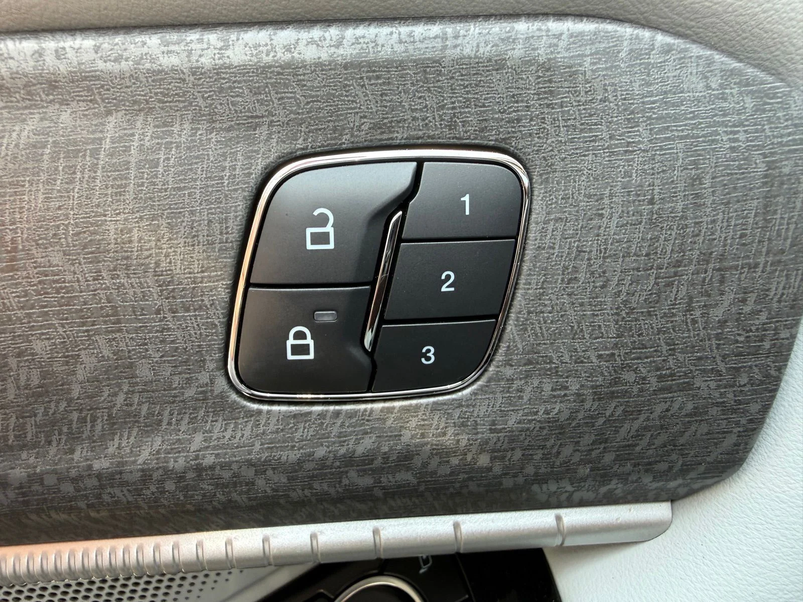 2026 Ford Explorer Platinum - Photo 26
