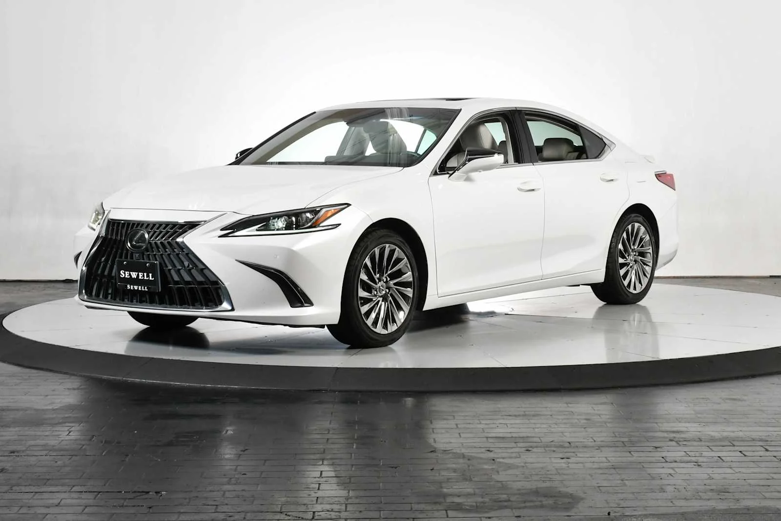 Used 2025 Eminent White Pearl Lexus Luxury image 2