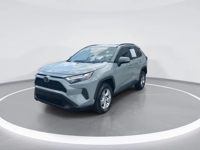 Used 2022  Toyota XLE image 4